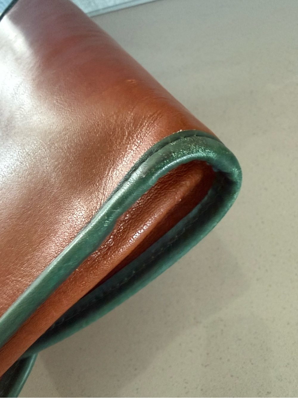 Vintage BRAHMIN RARE leather crossbody/ clutch medallions w forest green trim - Picture 11 of 16